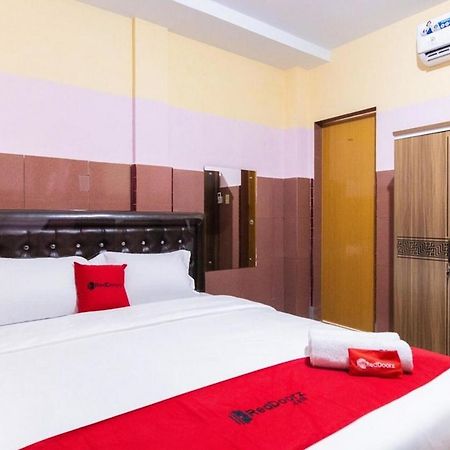 Reddoorz Plus @ Jalan Gatot Subroto Medan Sunggal Экстерьер фото