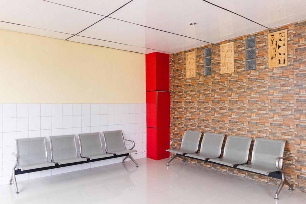 Reddoorz Plus @ Jalan Gatot Subroto Medan Sunggal Экстерьер фото