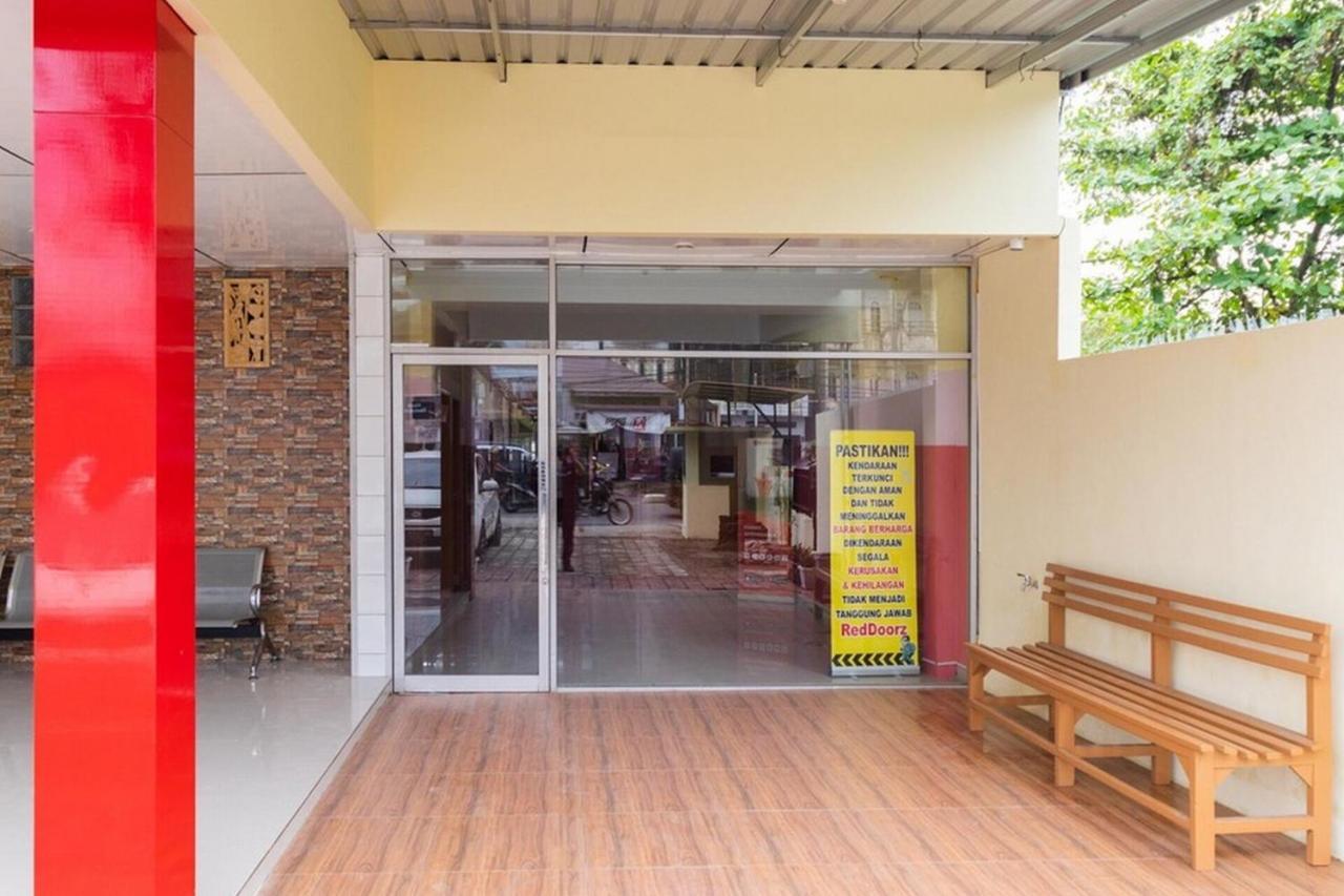 Reddoorz Plus @ Jalan Gatot Subroto Medan Sunggal Экстерьер фото