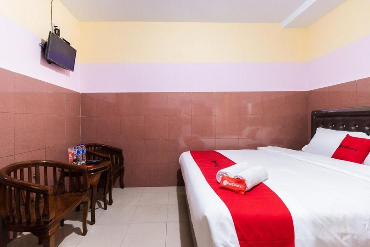 Reddoorz Plus @ Jalan Gatot Subroto Medan Sunggal Экстерьер фото